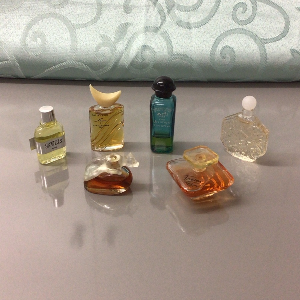 Miniature cologne/perfume bottles